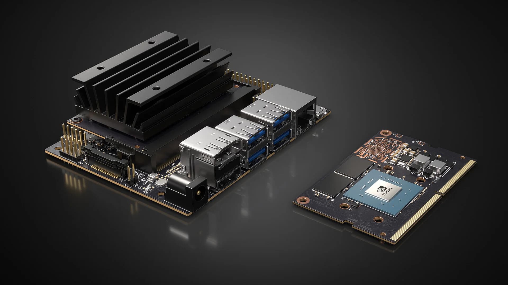 برد توسعه مجهز به هیتسینک و درگاهها در کنار ماژول پردازشی NVIDIA