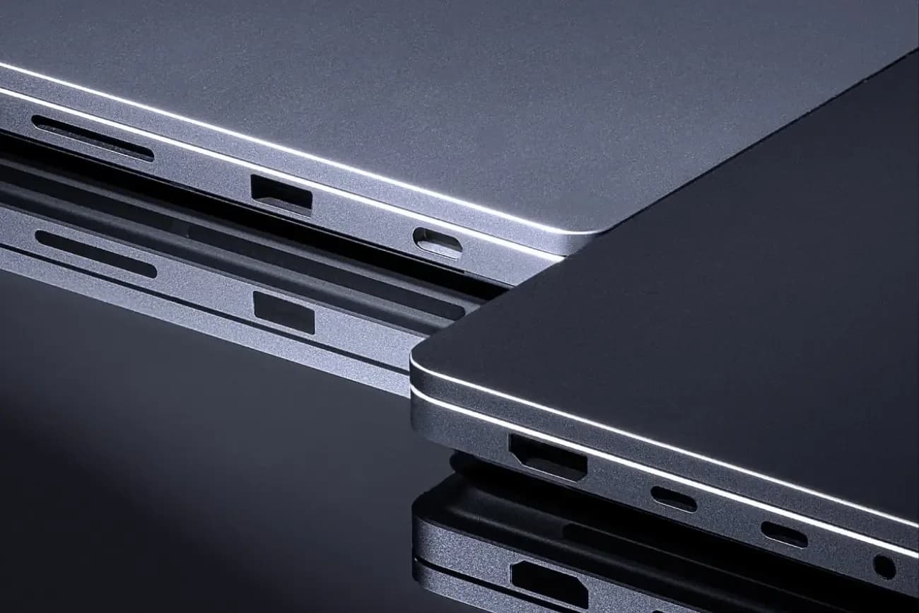 درگاههای USB-C، USB-A، HDMI، کارتخوان SD و جک صوتی سرفیس لپتاپ اولترا