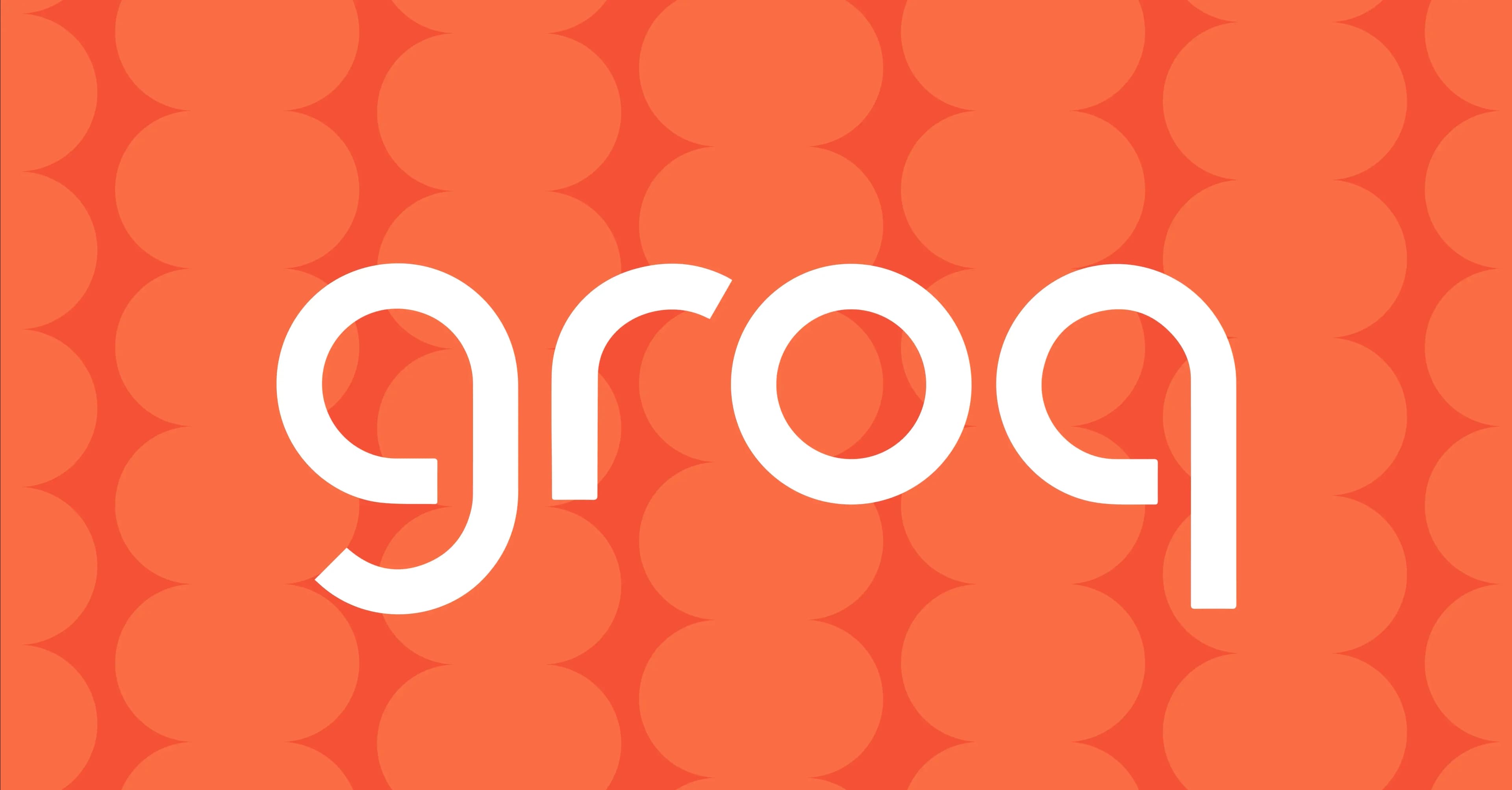 نشان Groq با حروف سفید روی زمینه نارنجی