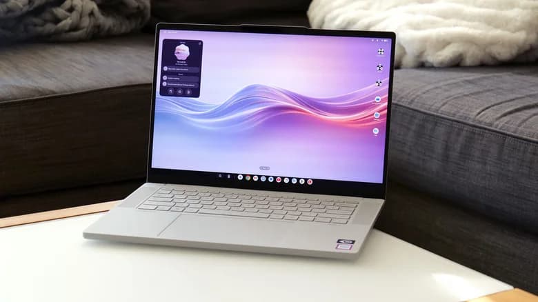 لپتاپ Lenovo Googlebook 15 با نمایشگر روشن؛ عکس Sam Rutherford برای Engadget