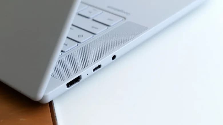 نمایی از درگاههای Lenovo Googlebook 15